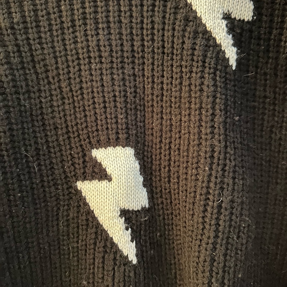 Texture lightening bolt cropped sweater - Picture 5 of 5